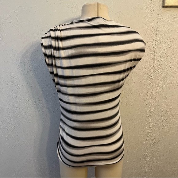 W by Worth Black & White Stripe Short Sleeve Rouched Shoulder Top Small - Picture 4 of 9